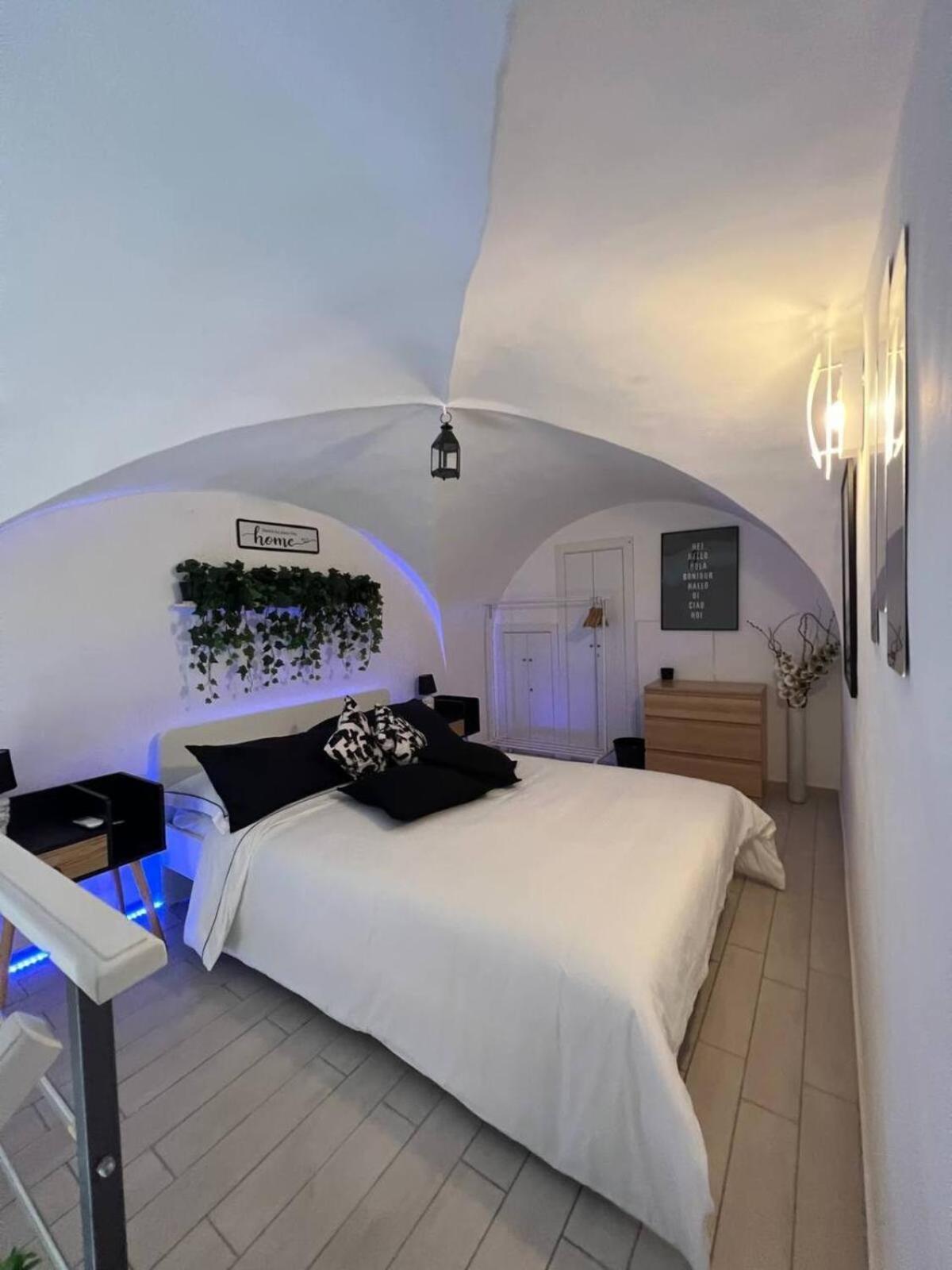 Borgo Santa Caterina - Fiera "Ventotto Holiday Home" Catania Bagian luar foto