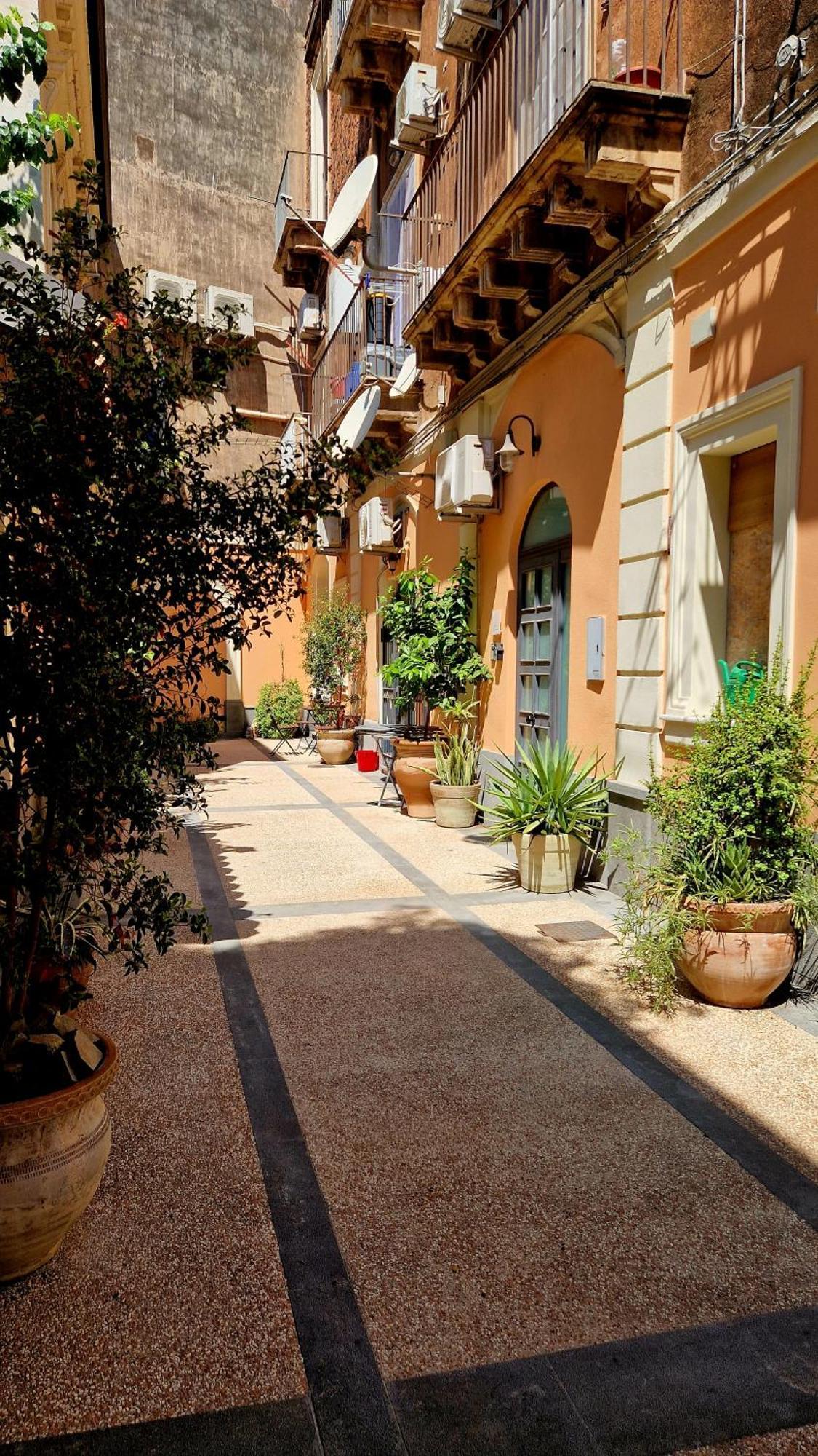 Borgo Santa Caterina - Fiera "Ventotto Holiday Home" Catania Bagian luar foto